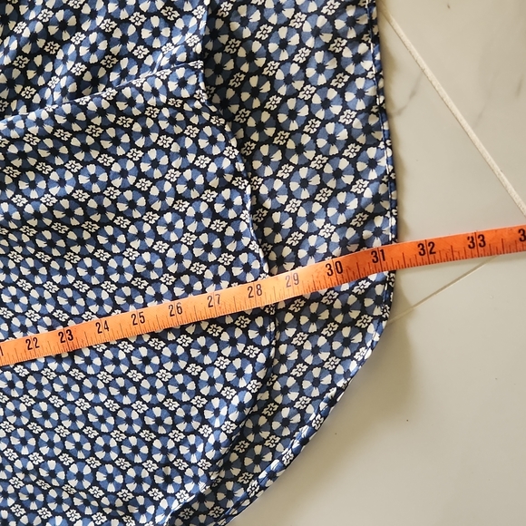 H&M Blue Cute Floral Sleeveless Split V-Neck Size 6 Tunic Top - Picture 10 of 12